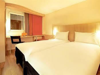 Ibis Car Ferry Hotel 3*